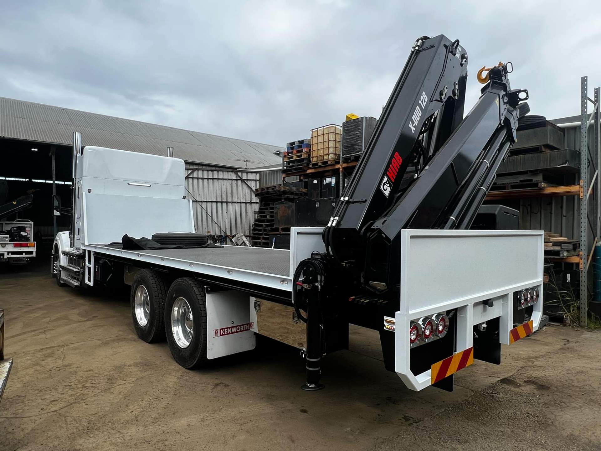 Top Quality Loader Cranes: Enhancing Material Handling with Kev’s Cranes